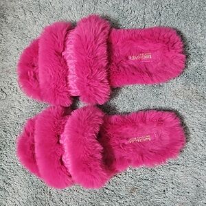 MK slippers